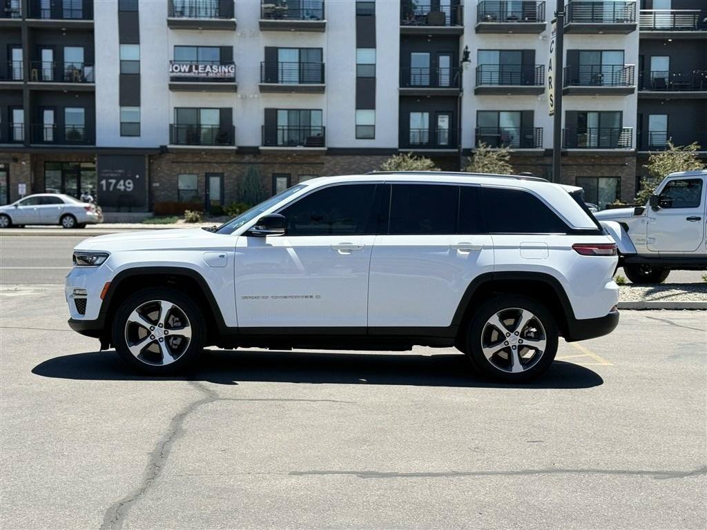 Used 2023 Jeep Grand Cherokee 4WD 4xe image 4