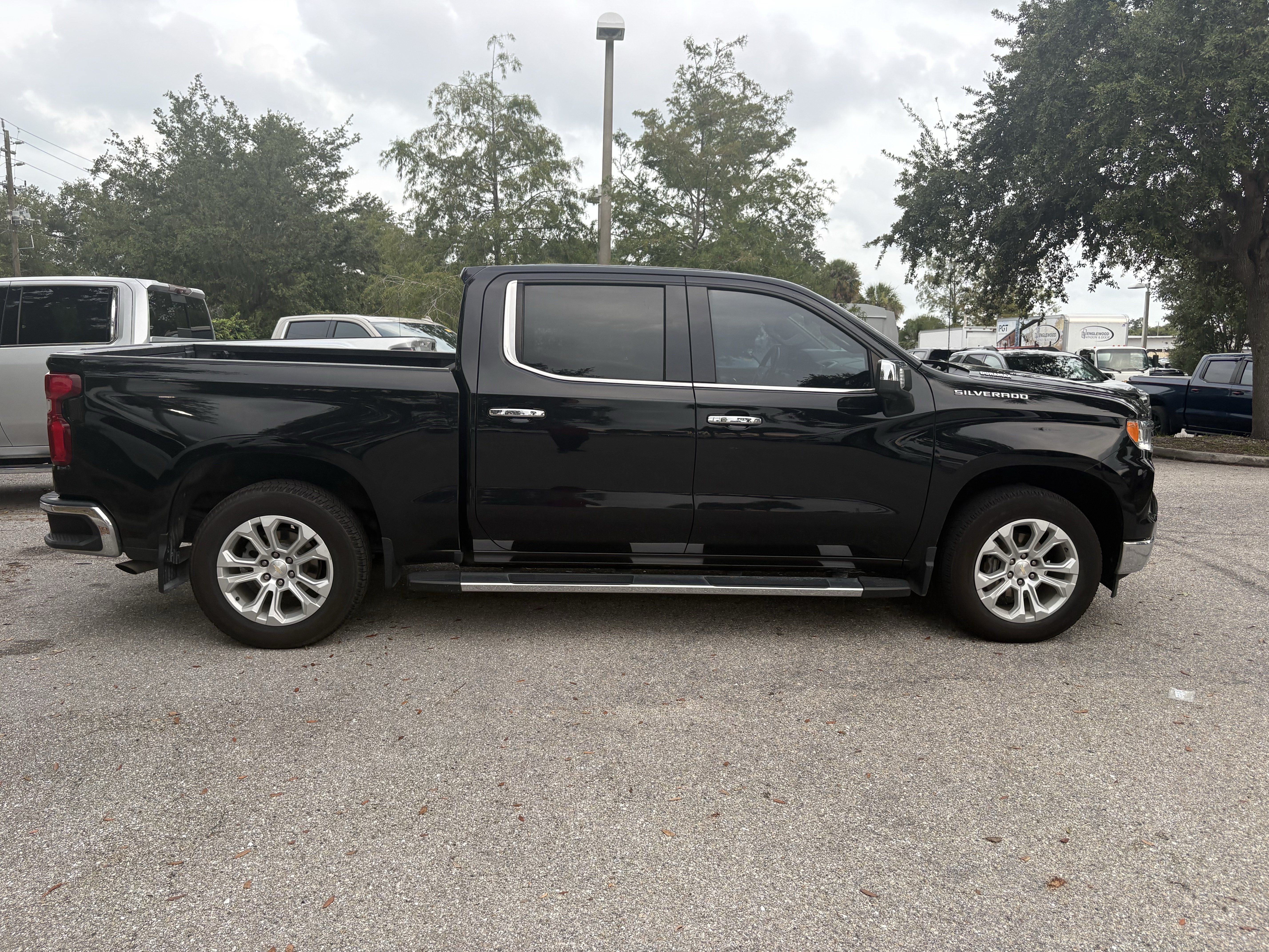 Used 2022 Chevrolet Silverado 1500 LTZ w/ LTZ Premium Package RWD image 8