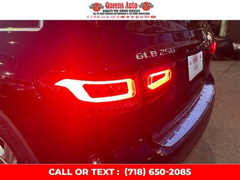 Used 2020 Mercedes-Benz GLB 250 4MATIC w/ Premium Package image 35
