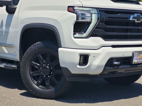 Used 2024 Chevrolet Silverado 3500 High Country AWD/4WD image 4