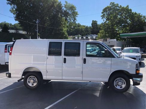 Used 2025 Chevrolet Express 2500 w/ Driver Convenience Package RWD image 7