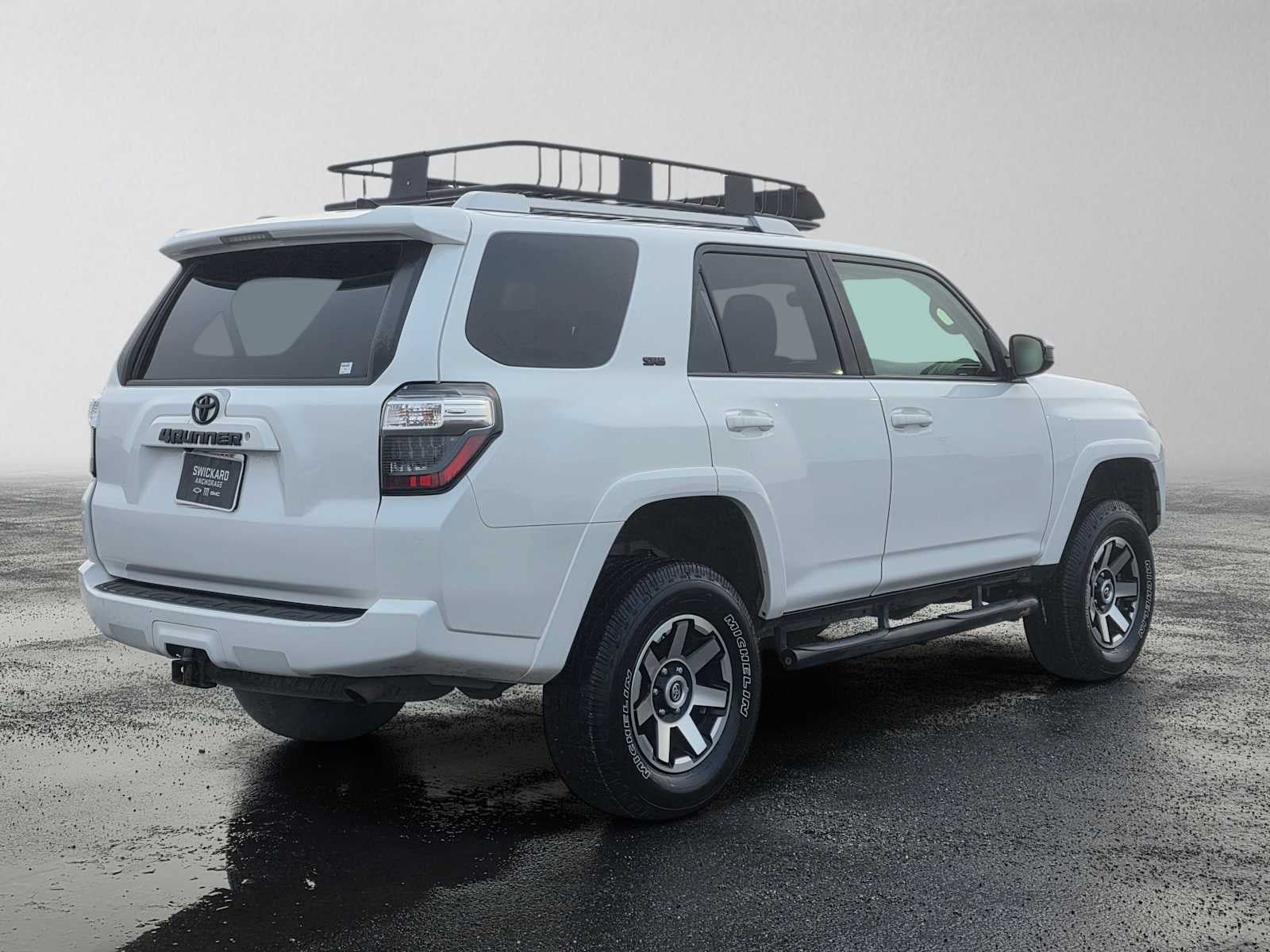 Used 2018 Toyota 4Runner SR5 AWD/4WD image 3