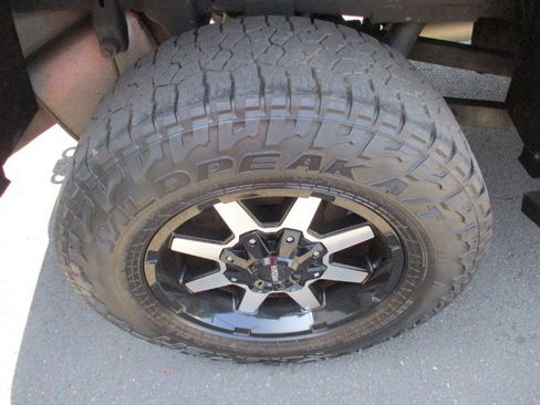 Used 2015 RAM 2500 Tradesman w/ Chrome Appearance Group image 12