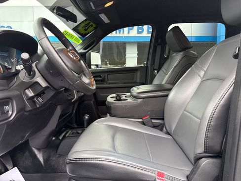 Used 2024 RAM 2500 Tradesman w/ Chrome Appearance Group image 11