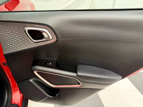 Used 2023 Kia Soul LX w/ LX Technology Package image 21