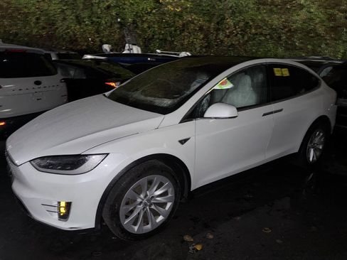 Used 2016 Tesla Model X 90D image 1