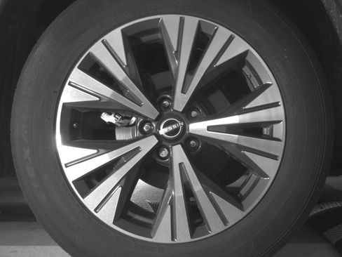 Used 2023 Nissan Rogue SV FWD image 15