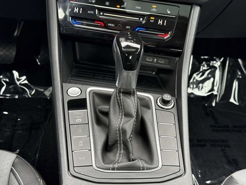 Used 2025 Volkswagen Jetta SE w/ Sunroof Package image 7