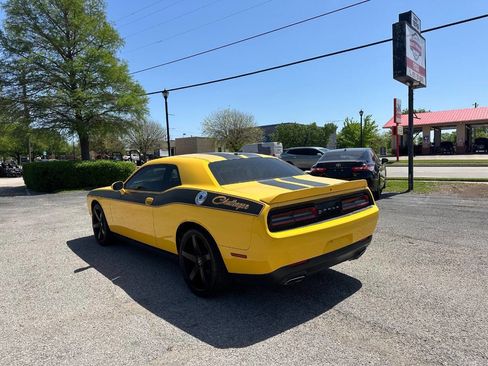 Used 2018 Dodge Challenger SXT image 7
