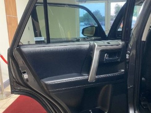 Used 2019 Toyota 4Runner SR5 AWD/4WD image 11