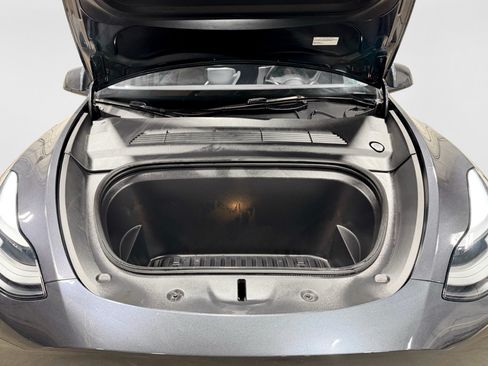 Used 2024 Tesla Model Y Long Range RWD image 23