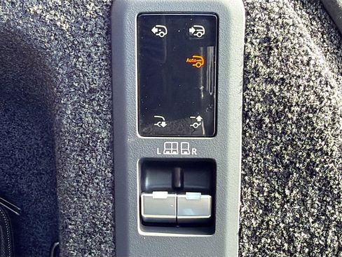 New 2025 Land Rover Range Rover SE image 12