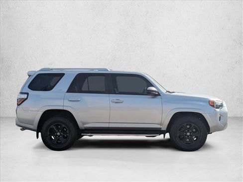 Used 2017 Toyota 4Runner SR5 image 4