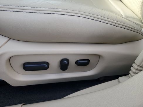 Used 2018 Ford Taurus Limited image 14