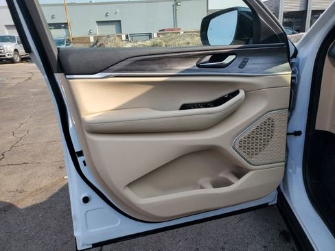 Used 2021 Jeep Grand Cherokee L Limited image 9