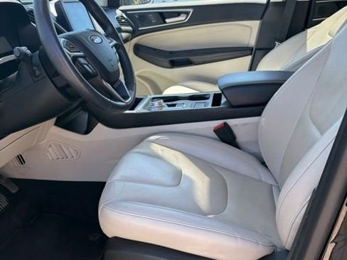 Used 2022 Ford Edge Titanium AWD/4WD image 6