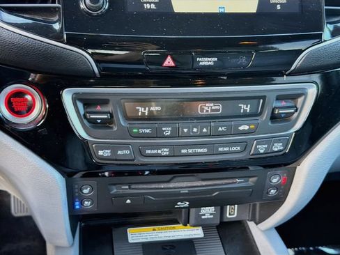Used 2021 Honda Pilot Elite image 16