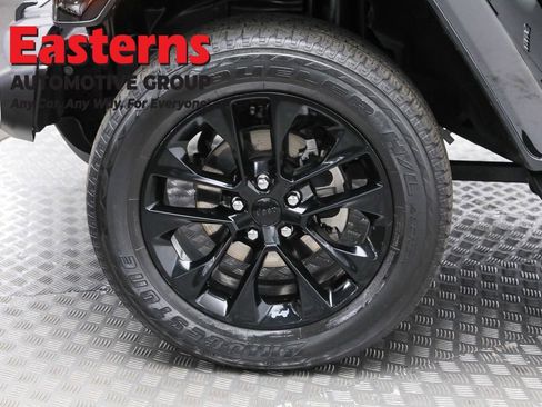 Used 2021 Jeep Wrangler Unlimited Sahara w/ Cold Weather Group AWD/4WD image 33