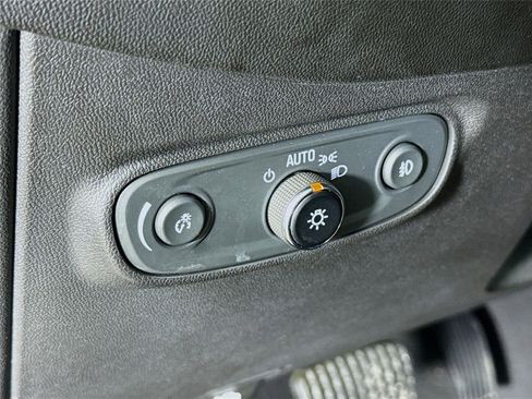 Used 2022 Chevrolet Equinox Premier image 11