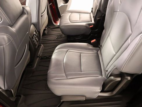 Used 2023 Buick Enclave Premium image 13