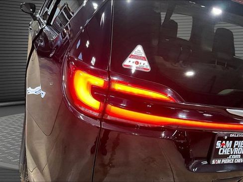 Used 2021 Chrysler Pacifica Touring-L FWD image 22