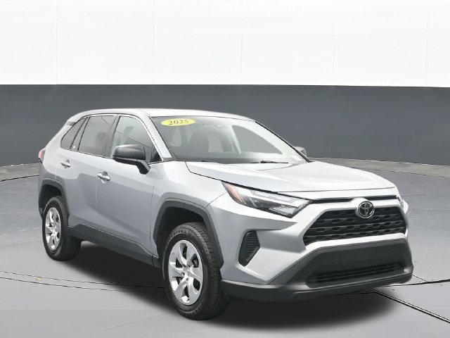 Used 2025 Toyota RAV4 LE AWD/4WD image 19