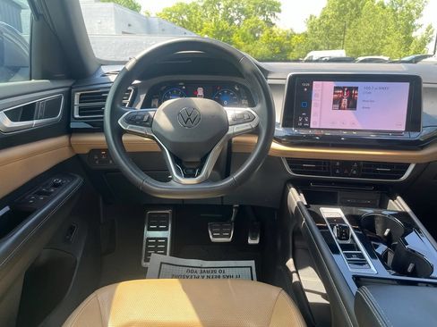 Certified 2024 Volkswagen Atlas Cross Sport SEL R-Line AWD/4WD image 19