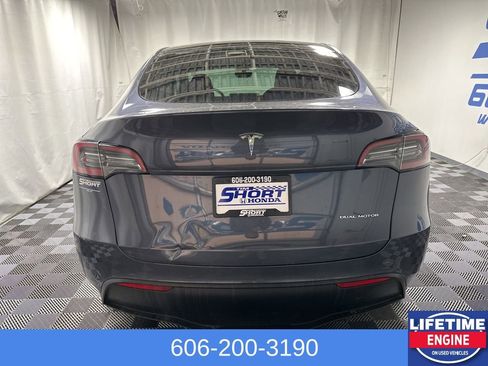 Used 2022 Tesla Model Y Long Range image 3