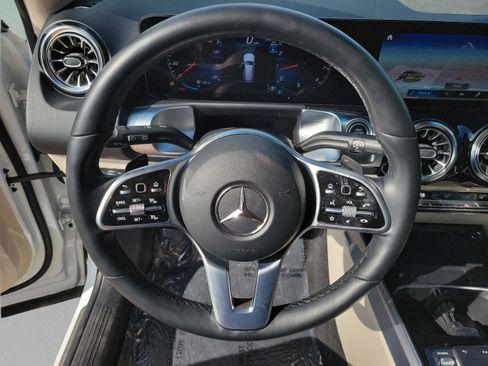 Used 2023 Mercedes-Benz GLB 250 4MATIC image 19