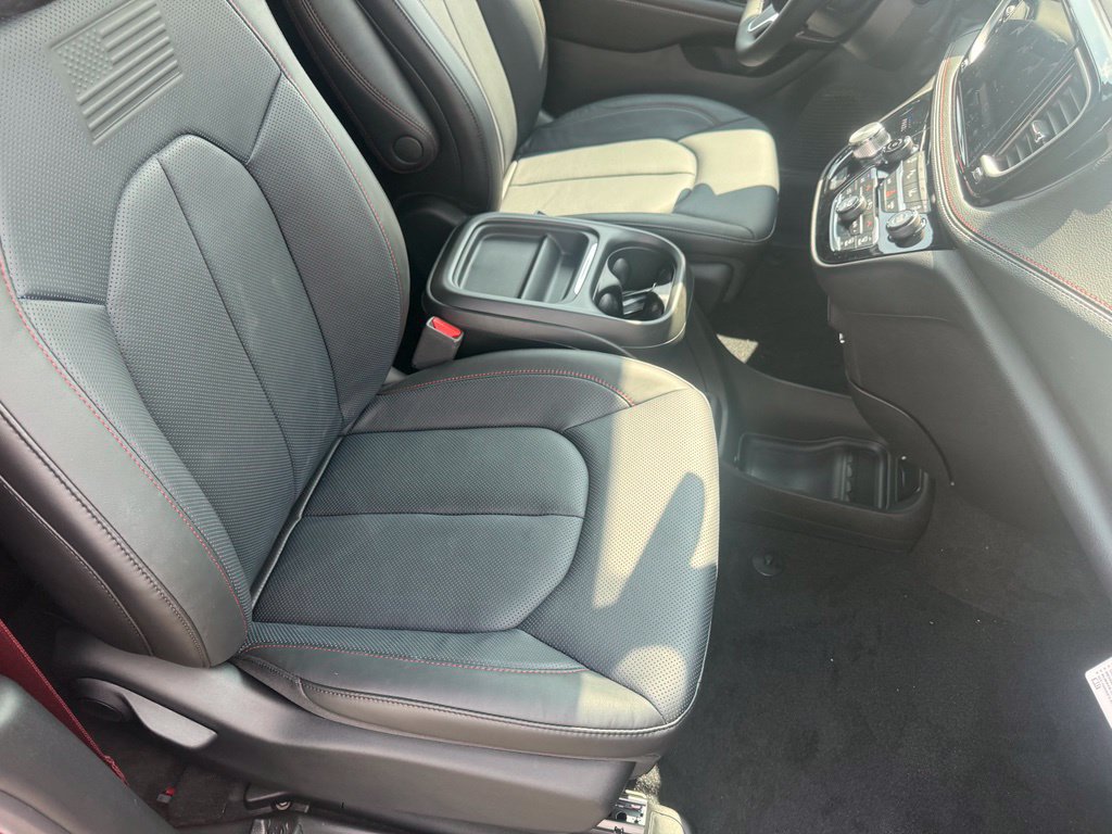 New 2027 Chrysler Pacifica Select FWD image 61
