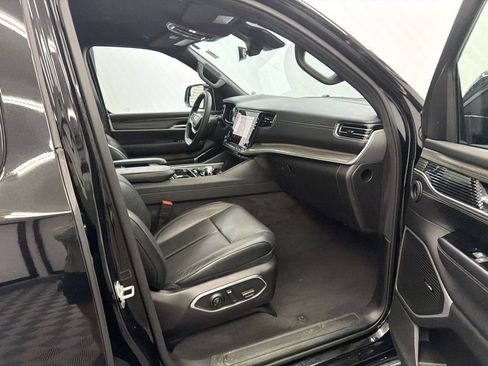 Used 2024 Jeep Wagoneer L Series II w/ Flexible Seating Group RWD image 15