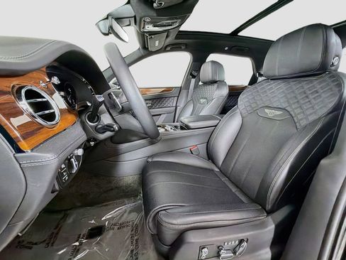 Used 2023 Bentley Bentayga AWD/4WD image 22