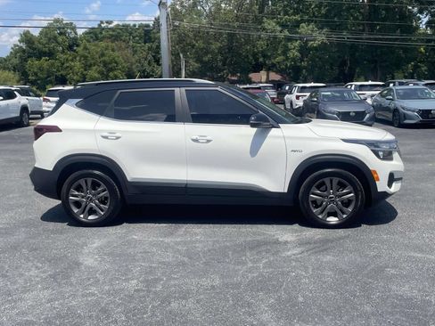 Used 2023 Kia Seltos S w/ Navigation Package AWD/4WD image 2