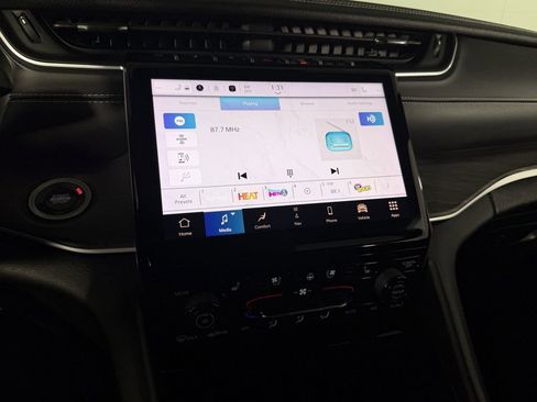 Certified 2024 Jeep Grand Cherokee L Limited w/ Luxury Tech Group II image 18