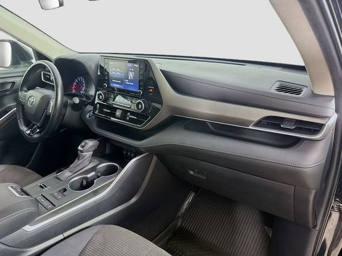 Used 2020 Toyota Highlander LE FWD image 34