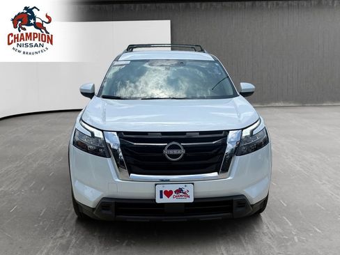 Used 2025 Nissan Pathfinder SV FWD image 8