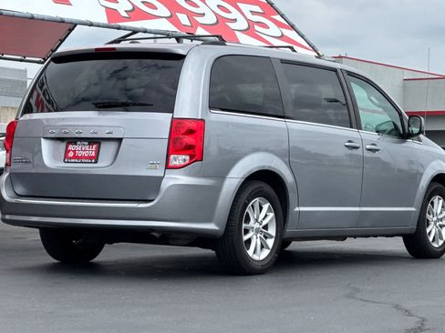 Used 2019 Dodge Grand Caravan SXT FWD image 2