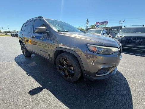 Used 2019 Jeep Cherokee Latitude Plus FWD image 1