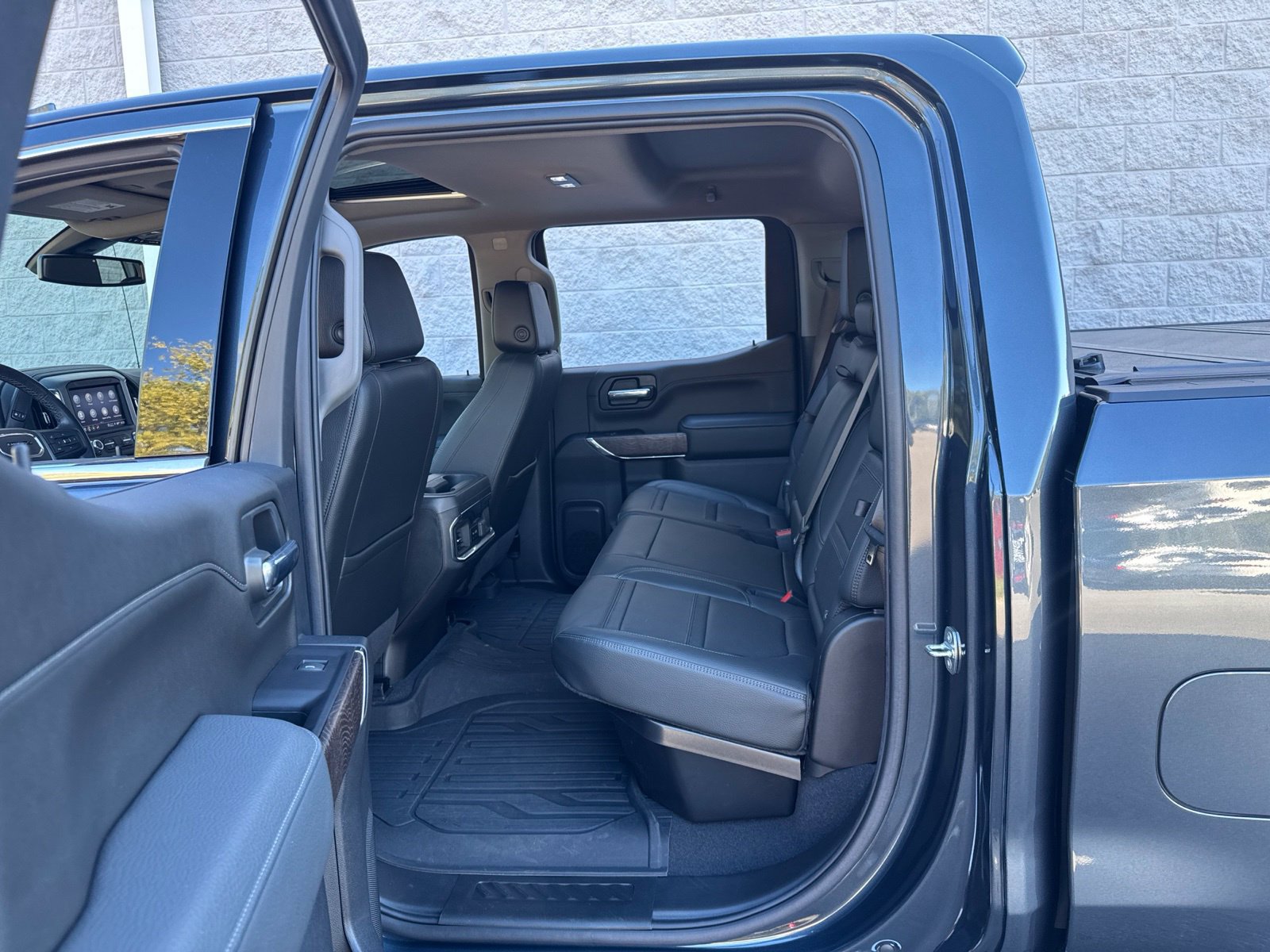 Used 2022 GMC Sierra 1500 Denali w/ Driver Alert Package II AWD/4WD image 30