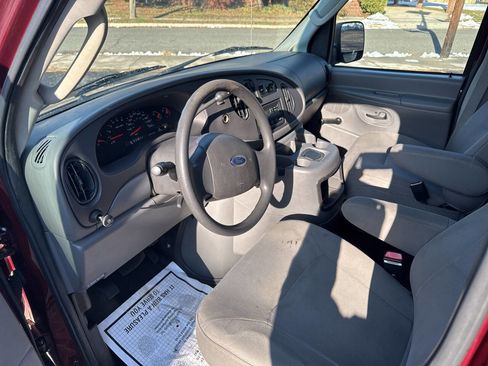 Used 2005 Ford E-250 and Econoline 250 image 8