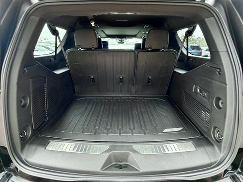 Used 2024 GMC Yukon XL Denali w/ Advanced Technology Package image 4