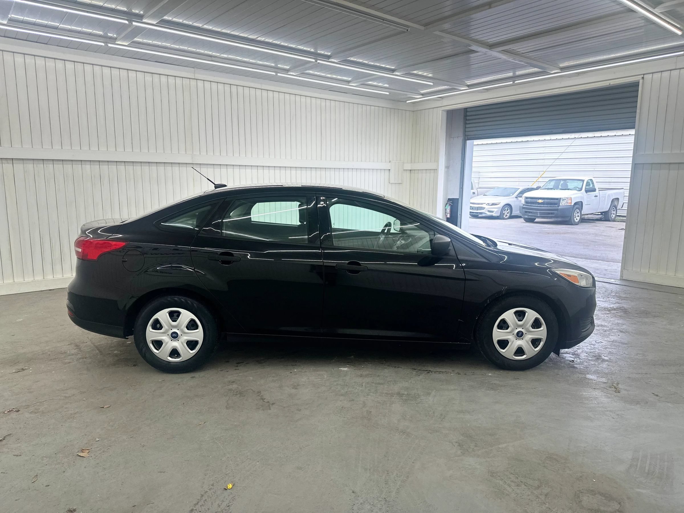 Used 2017 Ford Focus S FWD image 4