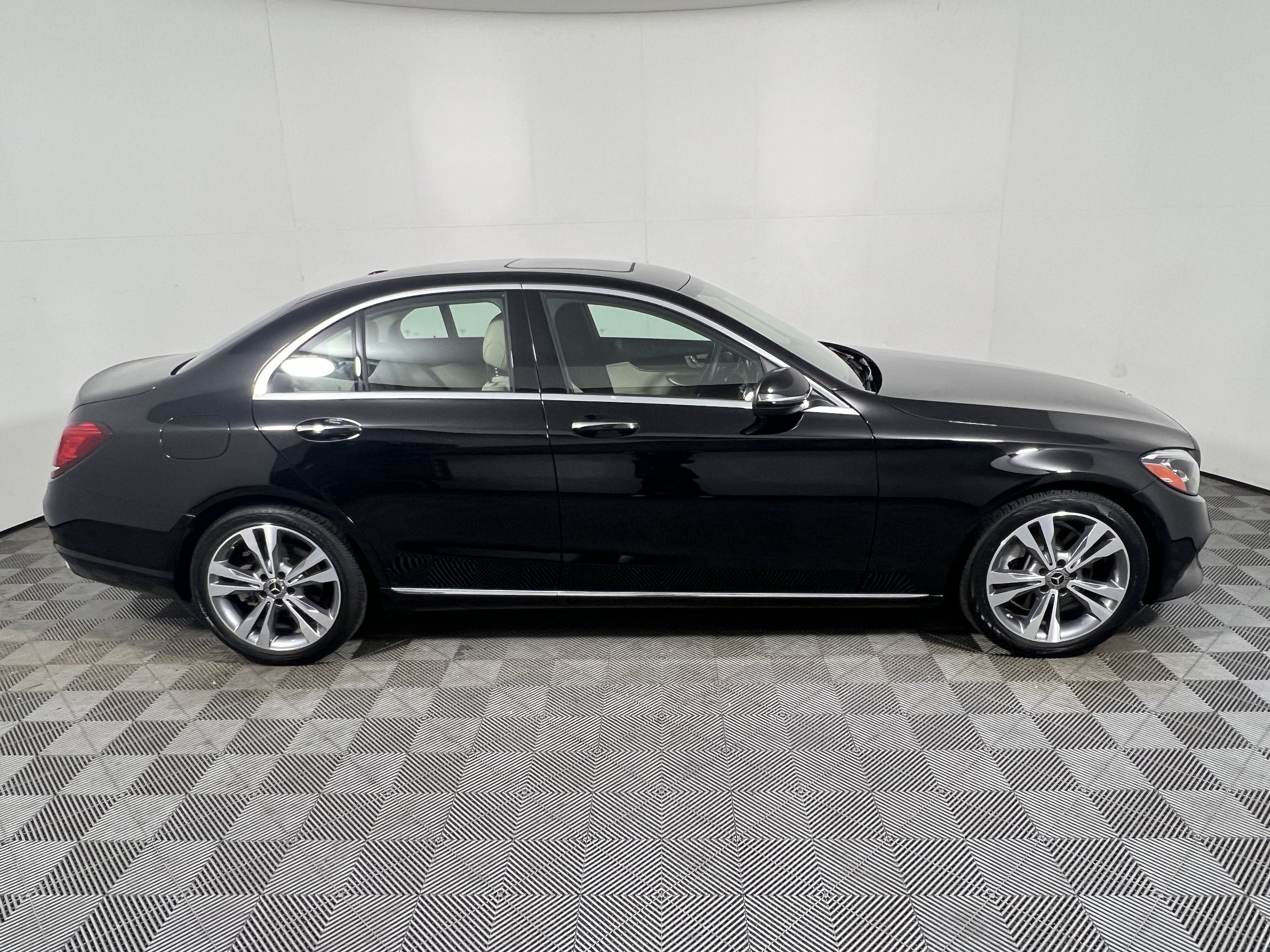 Used 2021 Mercedes-Benz C 300 Sedan image 6