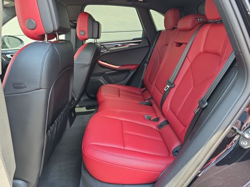 Used 2025 Porsche Macan AWD/4WD image 14