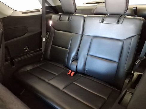 Used 2021 Ford Explorer XLT w/ Equipment Group 202A RWD image 13