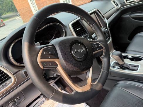 Used 2016 Jeep Grand Cherokee Limited w/ Luxury Group II AWD/4WD image 10