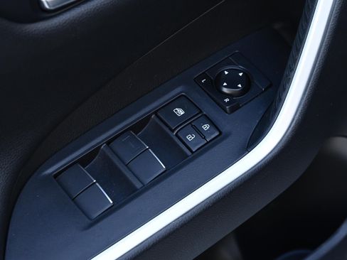 Used 2021 Toyota RAV4 Limited image 30