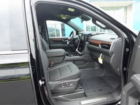 New 2025 GMC Yukon XL Denali w/ LPO, Illumination Package image 30