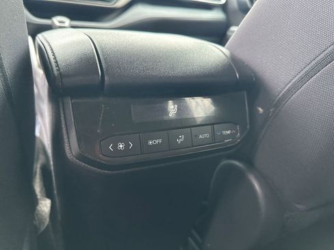 Used 2024 Toyota Highlander LE image 35