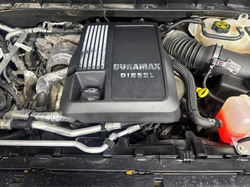 Used 2021 Chevrolet Silverado 1500 RST AWD/4WD image 9